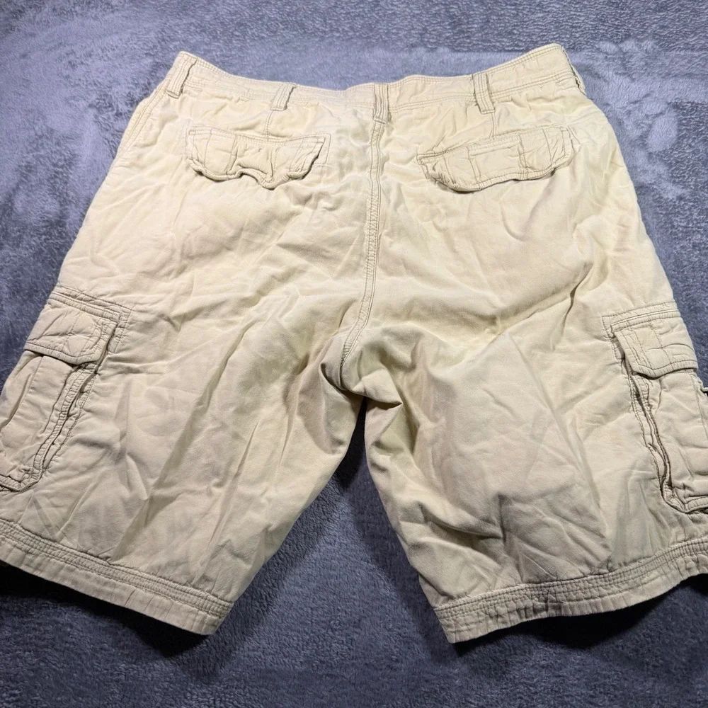 Tommy Bahama Denim Mens Khaki Tan Cotton Cargo Shorts Size 36 Relaxed Casual